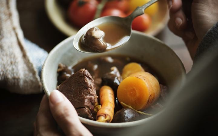 Mijoté de bœuf à la patate douce et aux carottes pour chien
